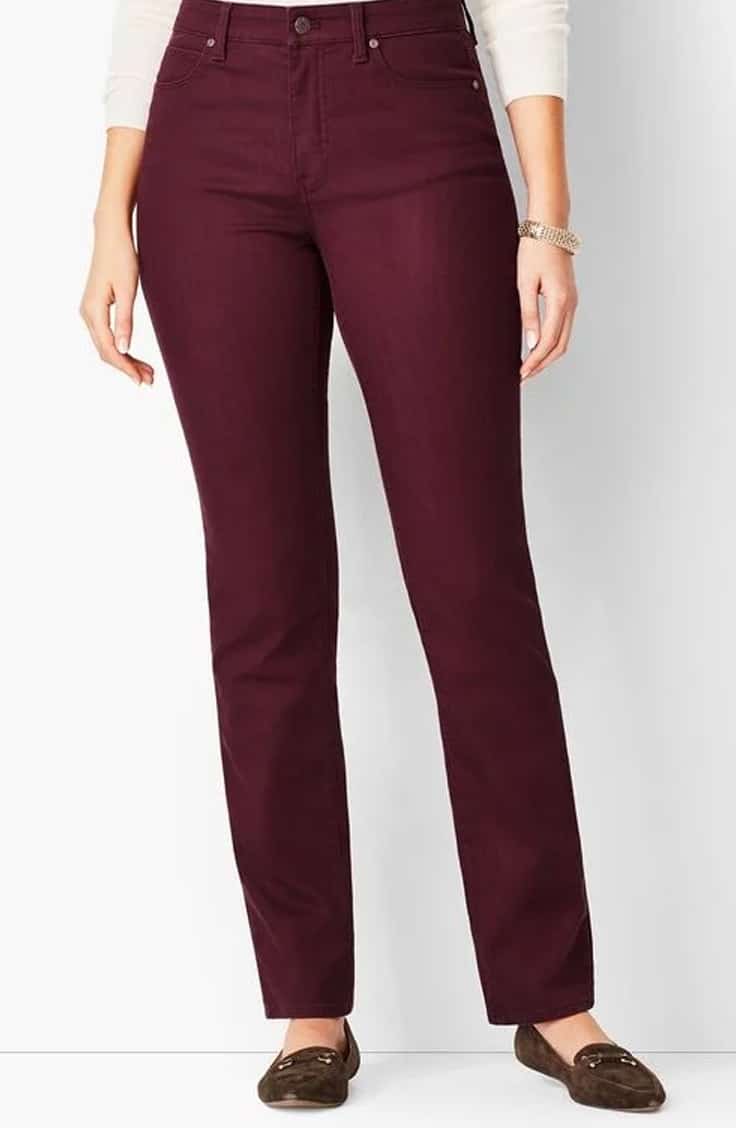 Wear jeans to work like a boss 4 Dark red jeans for work