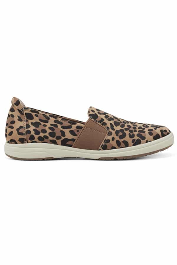 Elin shoe from Earth Shoes, one of our top picks for wide shoe stores. 