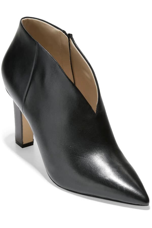 Ankle boot with v-shaped vamp