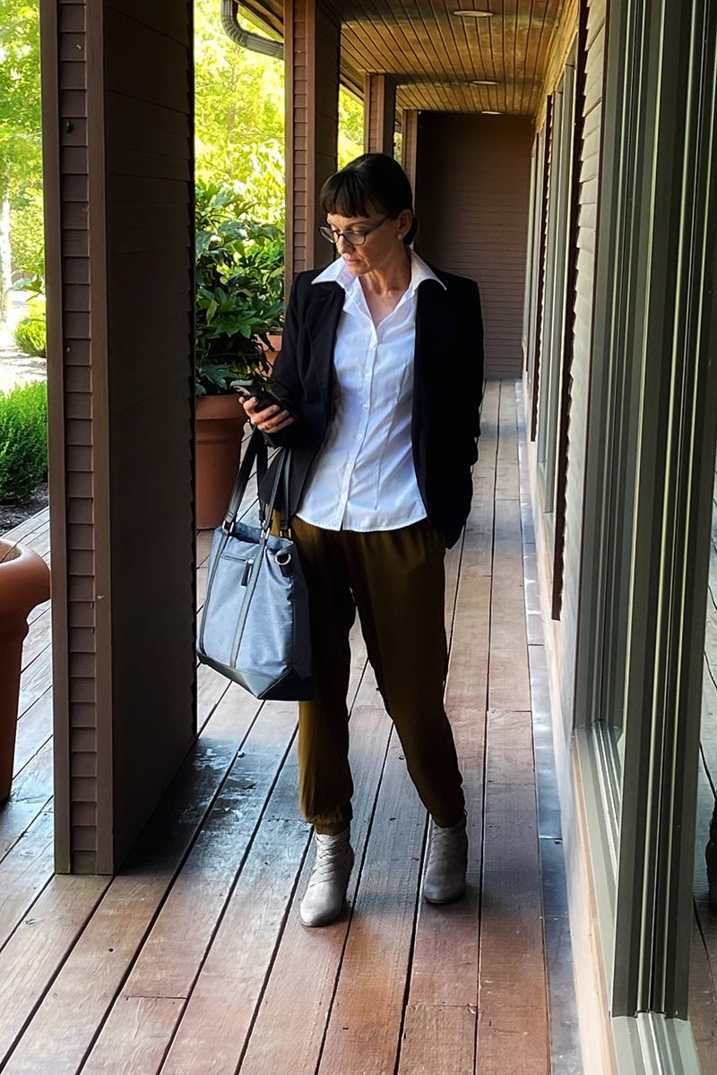 Catherine Brock blogger wearing harem pants in a work outfit.