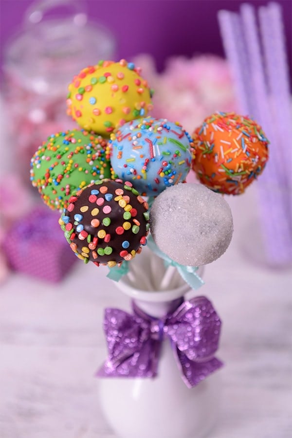 5 clever and romantic anniversary ideas 2 Cake pops