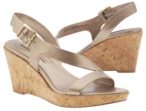 Shoes for thick calves
