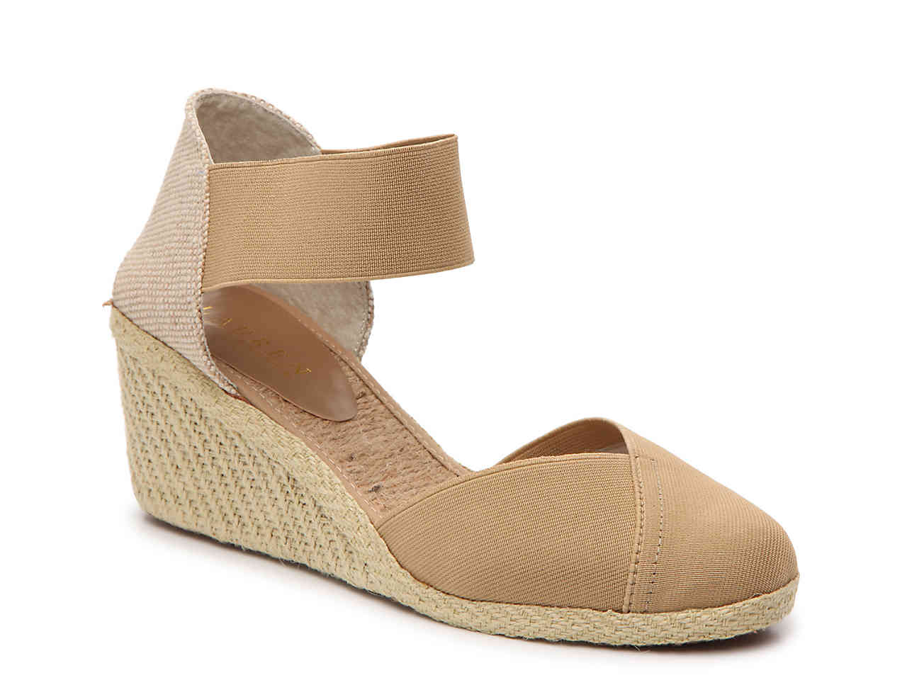 Mom style as told by Kate middleton 3 Beige wedge sandals